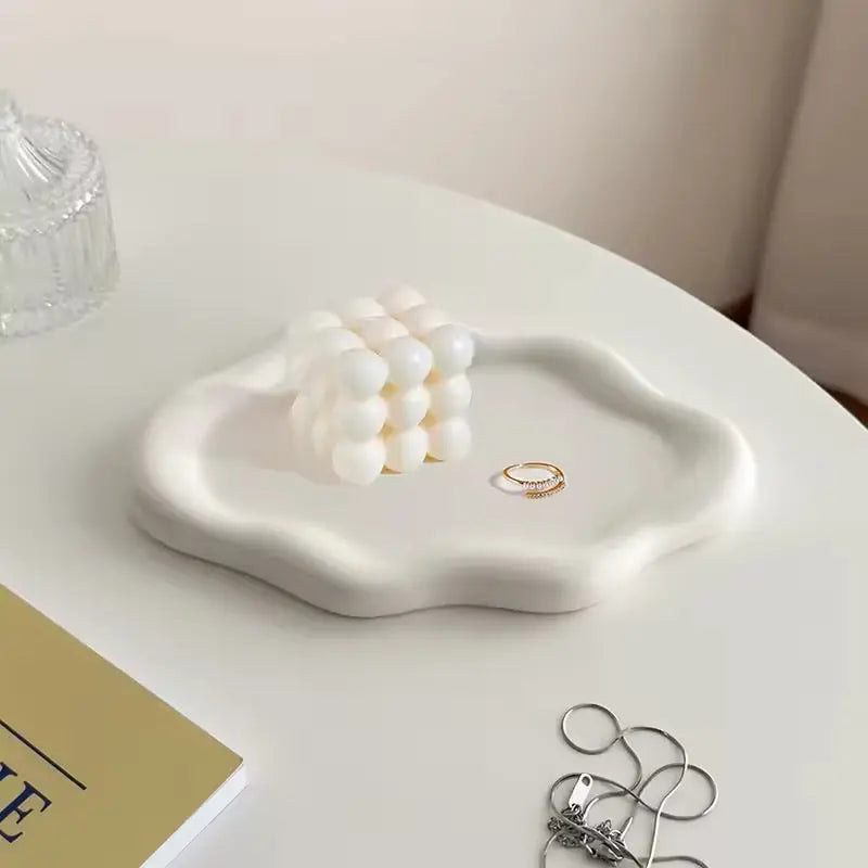 Beautifully designed candle tray to enhance the beauty of your space.