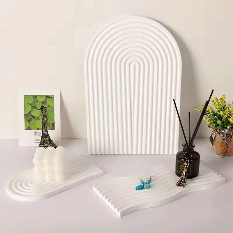 Sophisticated Arctic-inspired tray with a sleek arched design.