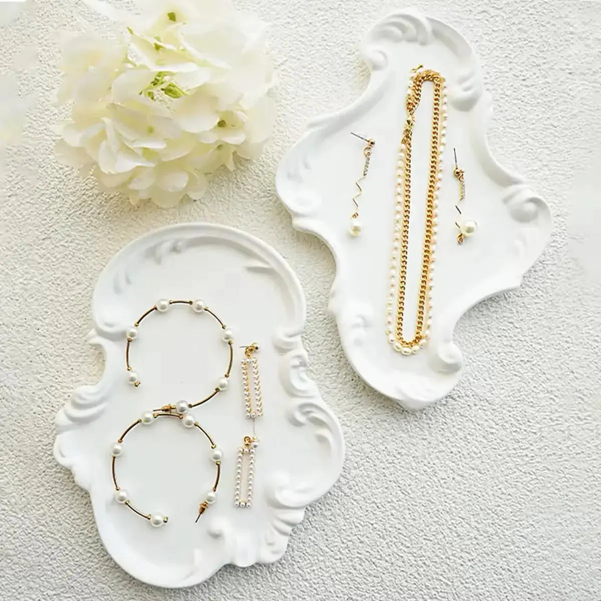 Classic vintage tray to enhance your home’s aesthetic.