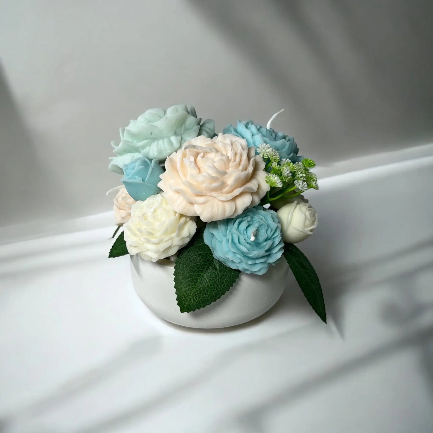 Stunning small candle bouquet for a dreamy atmosphere.