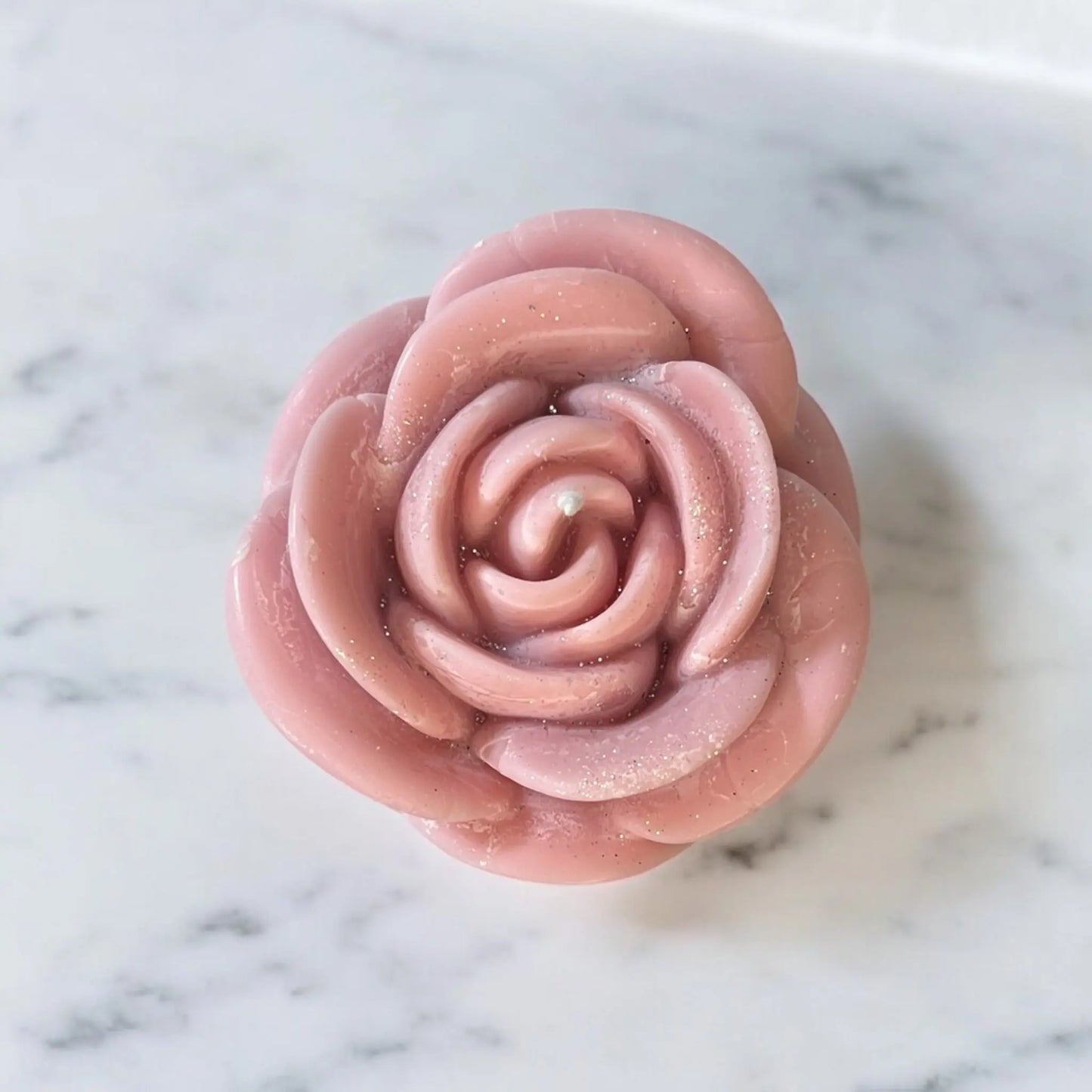 Red rose candle with a charming gift-ready presentation.