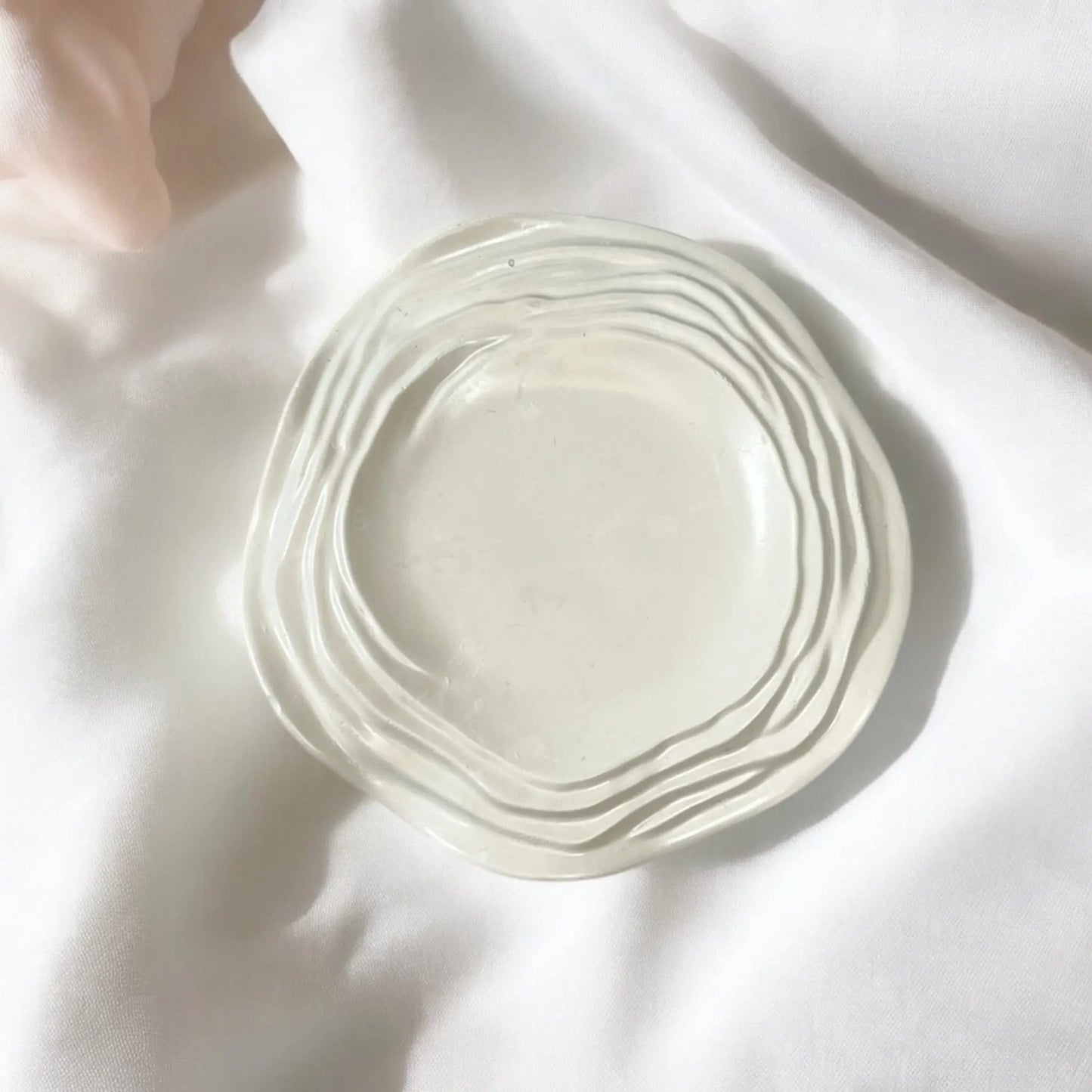 Beautifully designed wave tray for adding a sense of elegance to any room.