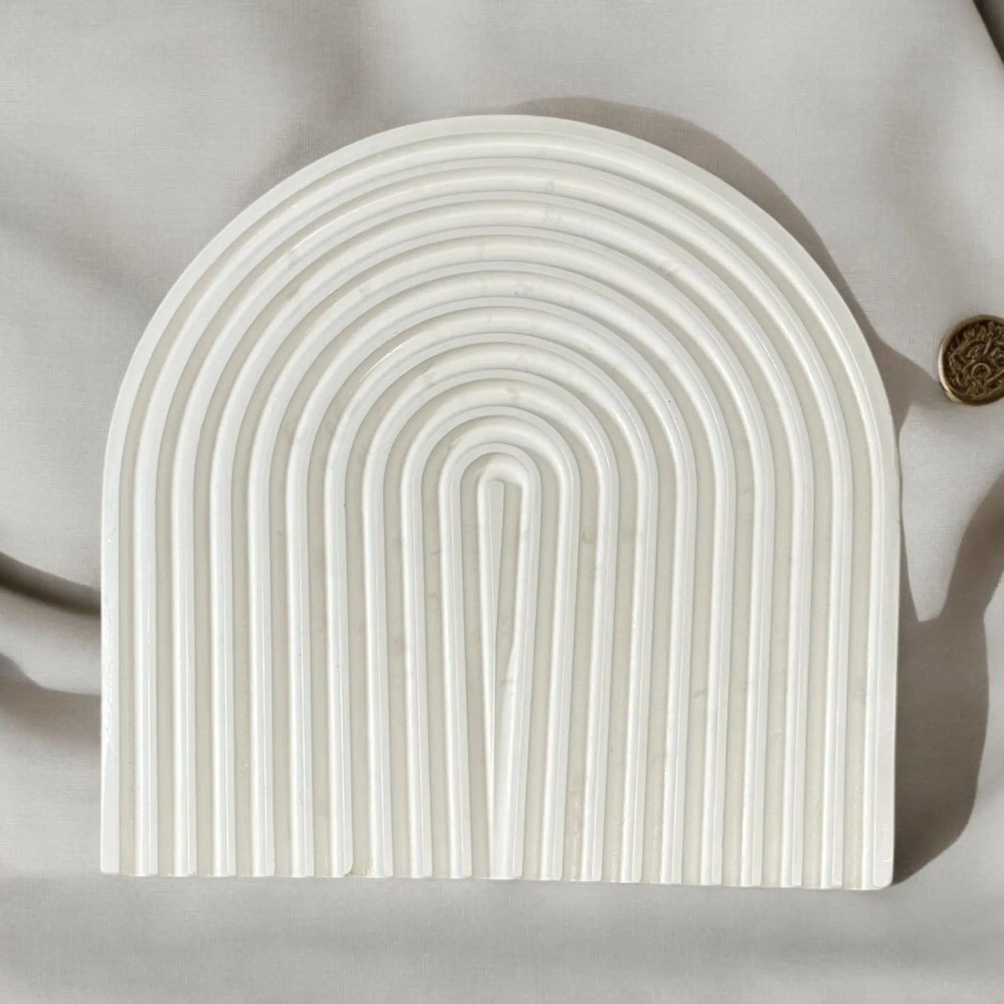 Decorative Arctic tray, blending modern design with functionality.