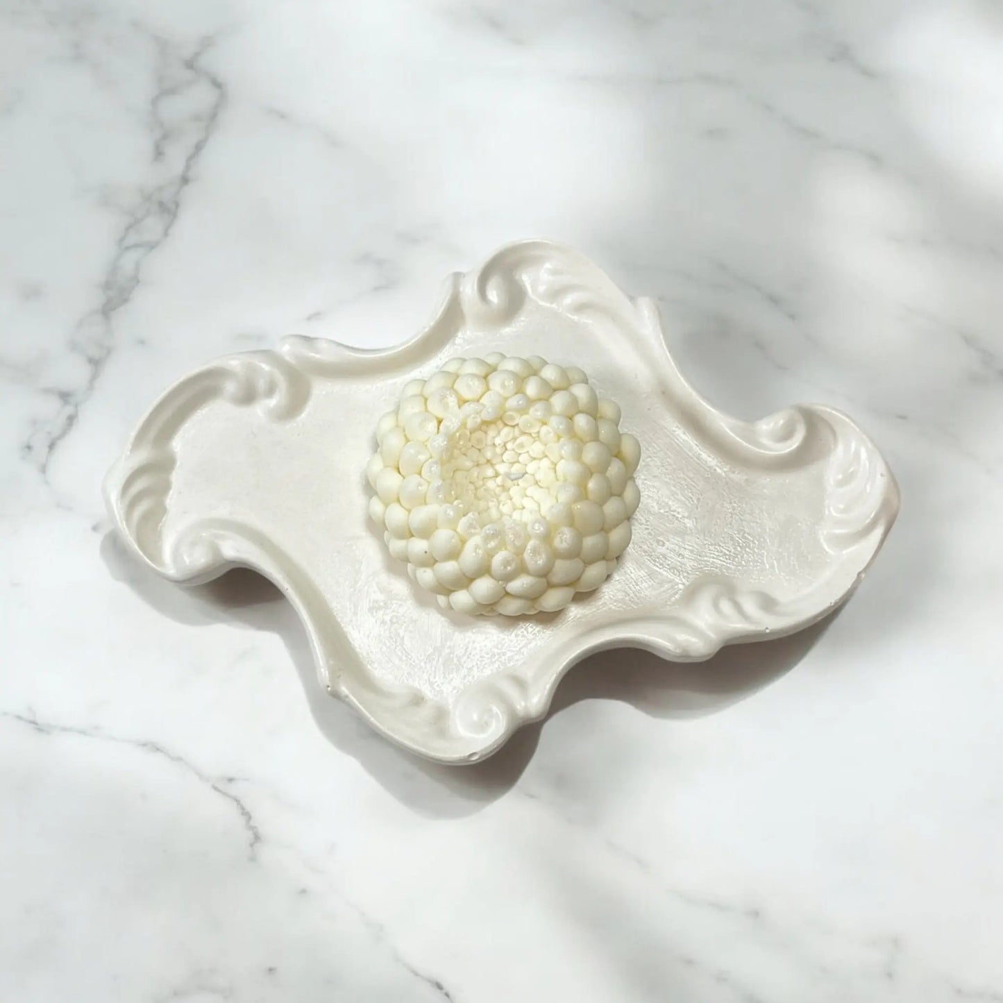 Sophisticated vintage tray, perfect for a cozy and elegant space.
