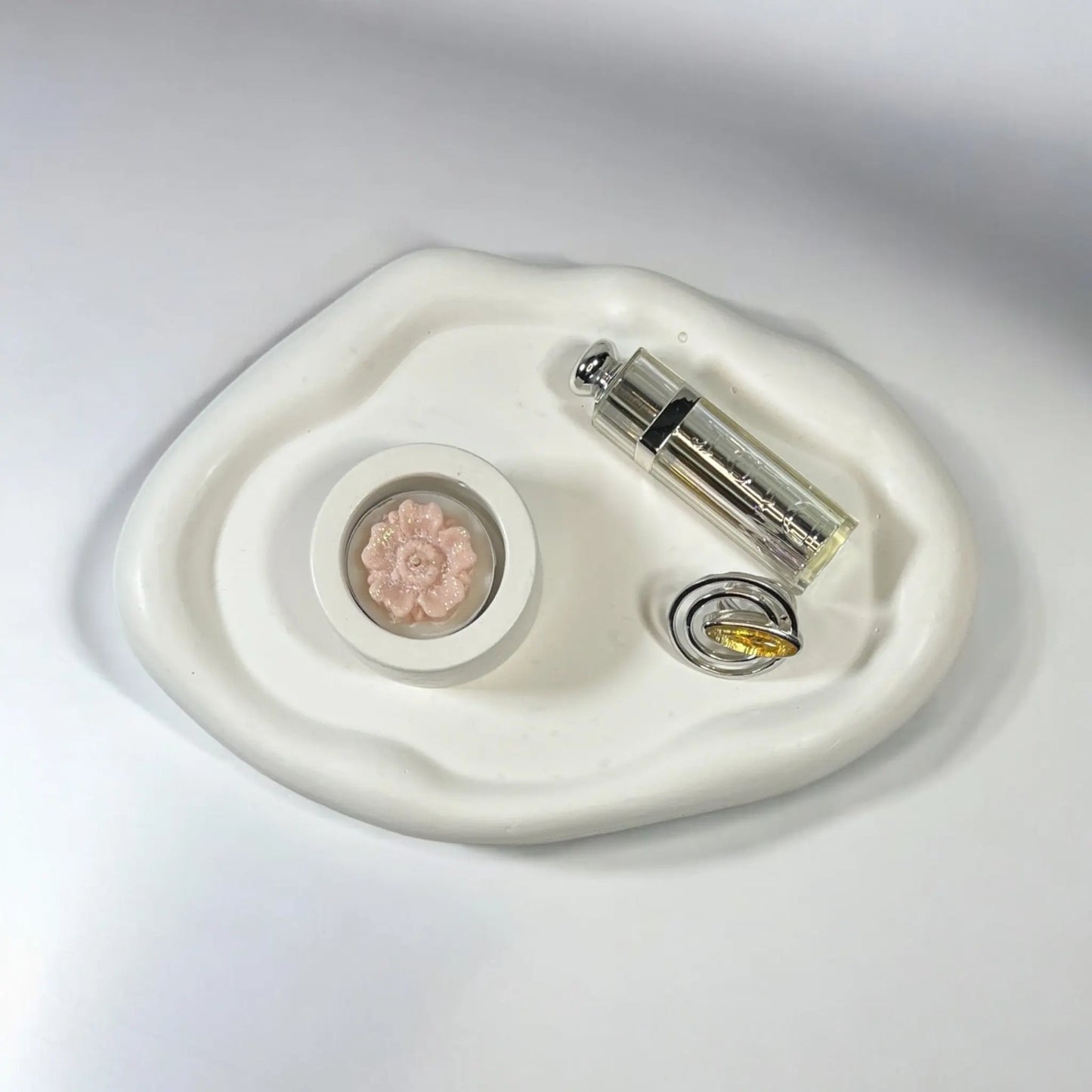 Sophisticated tray for home decor, perfect for any living room or bedroom.