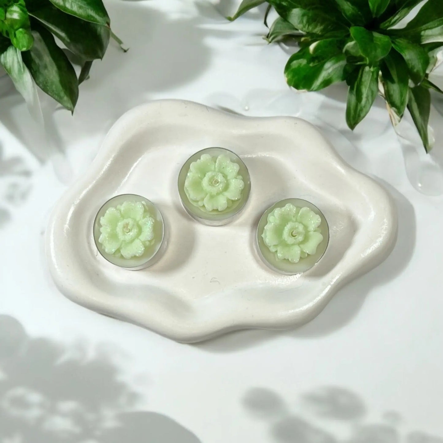 Decorative tray for candles, ideal for creating a cozy ambiance.