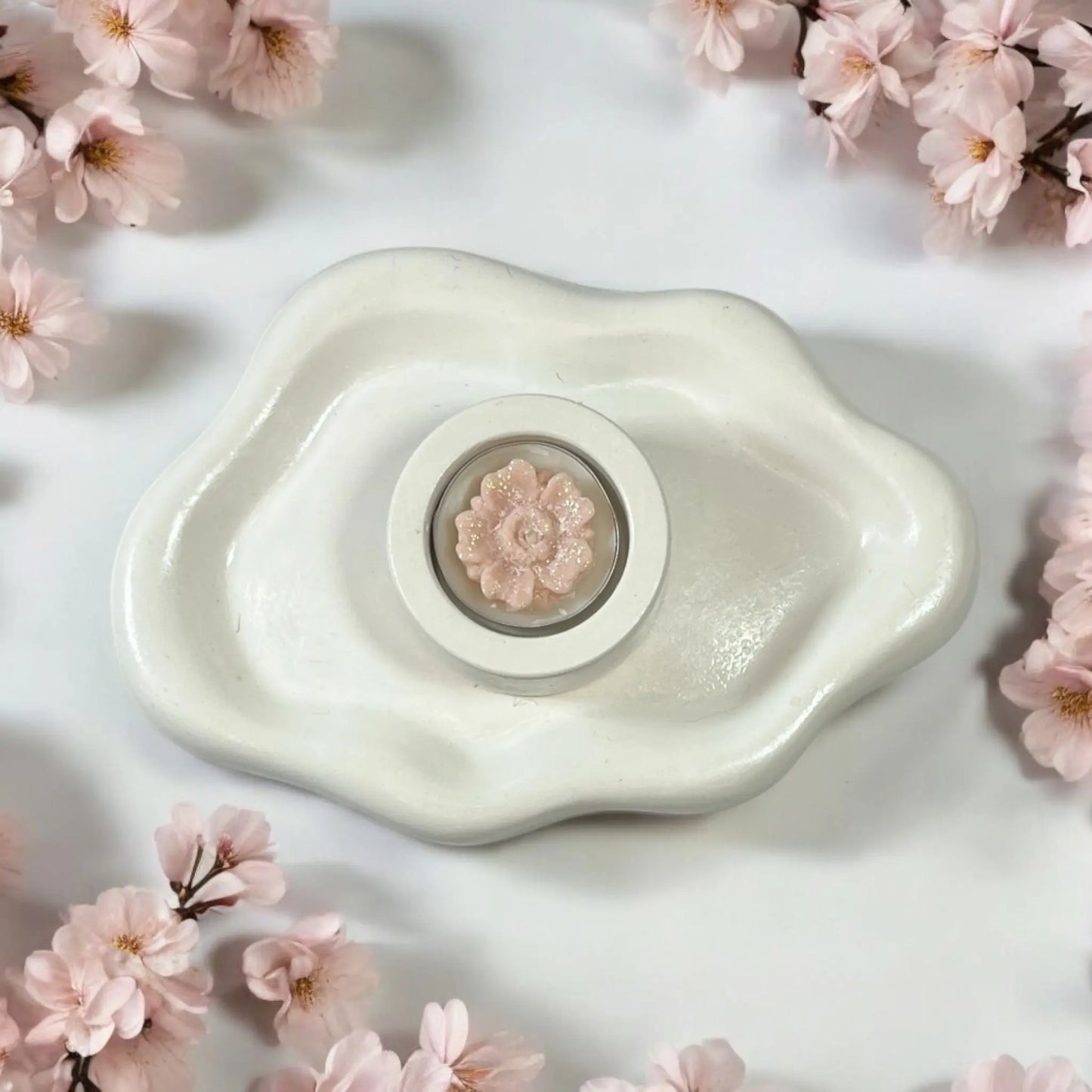Chic candle tray, perfect for showcasing your favorite candles.