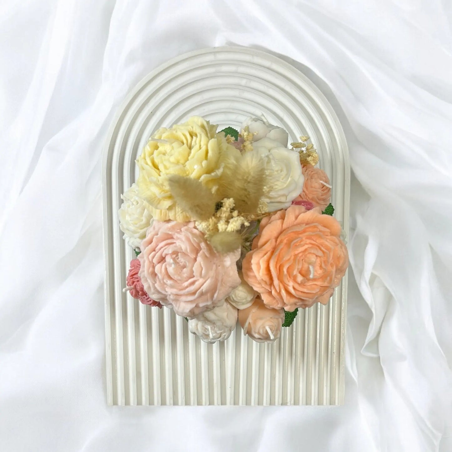 Minimalist arched tray, perfect for contemporary home decor.