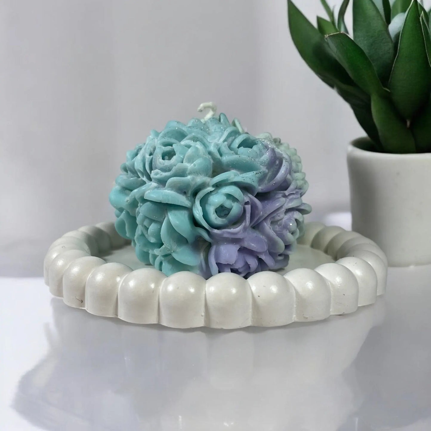 Premium-quality tray for candles, adding charm to any room in your home.