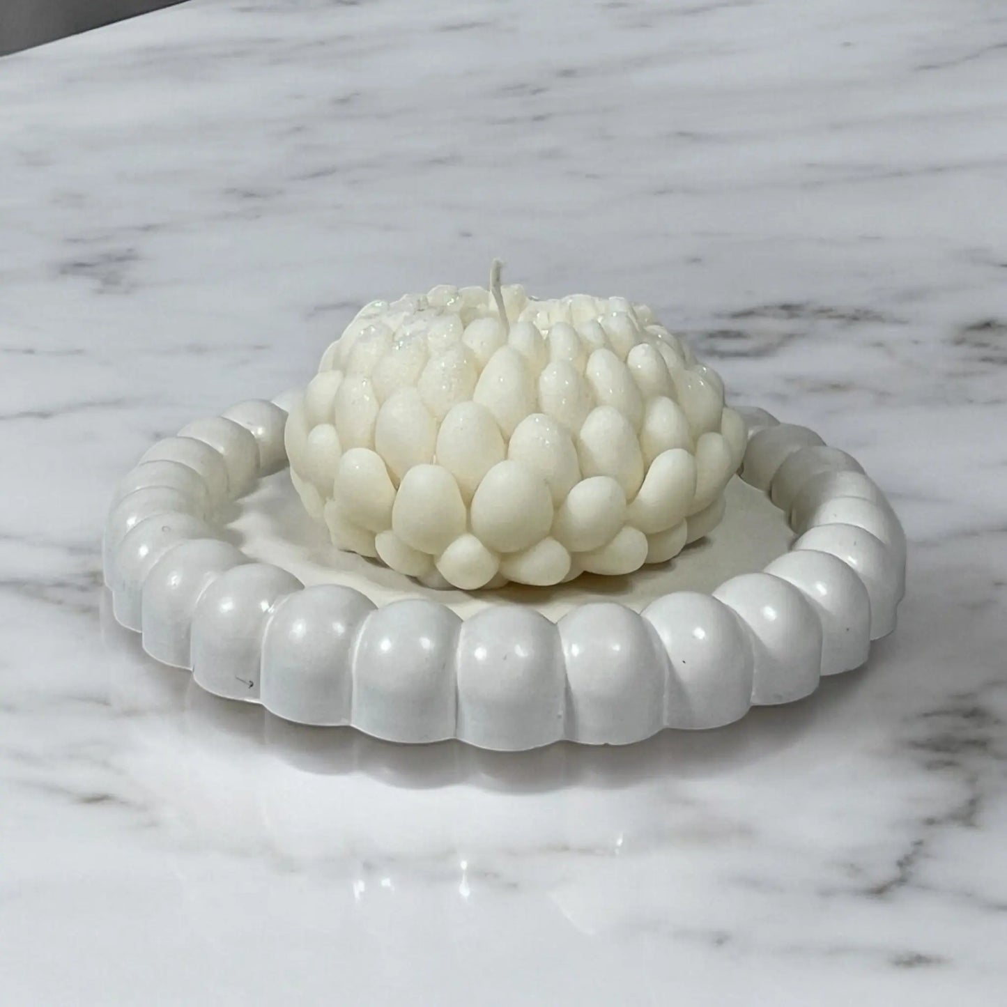 Decorative tray for candles, ideal for creating a cozy ambiance.