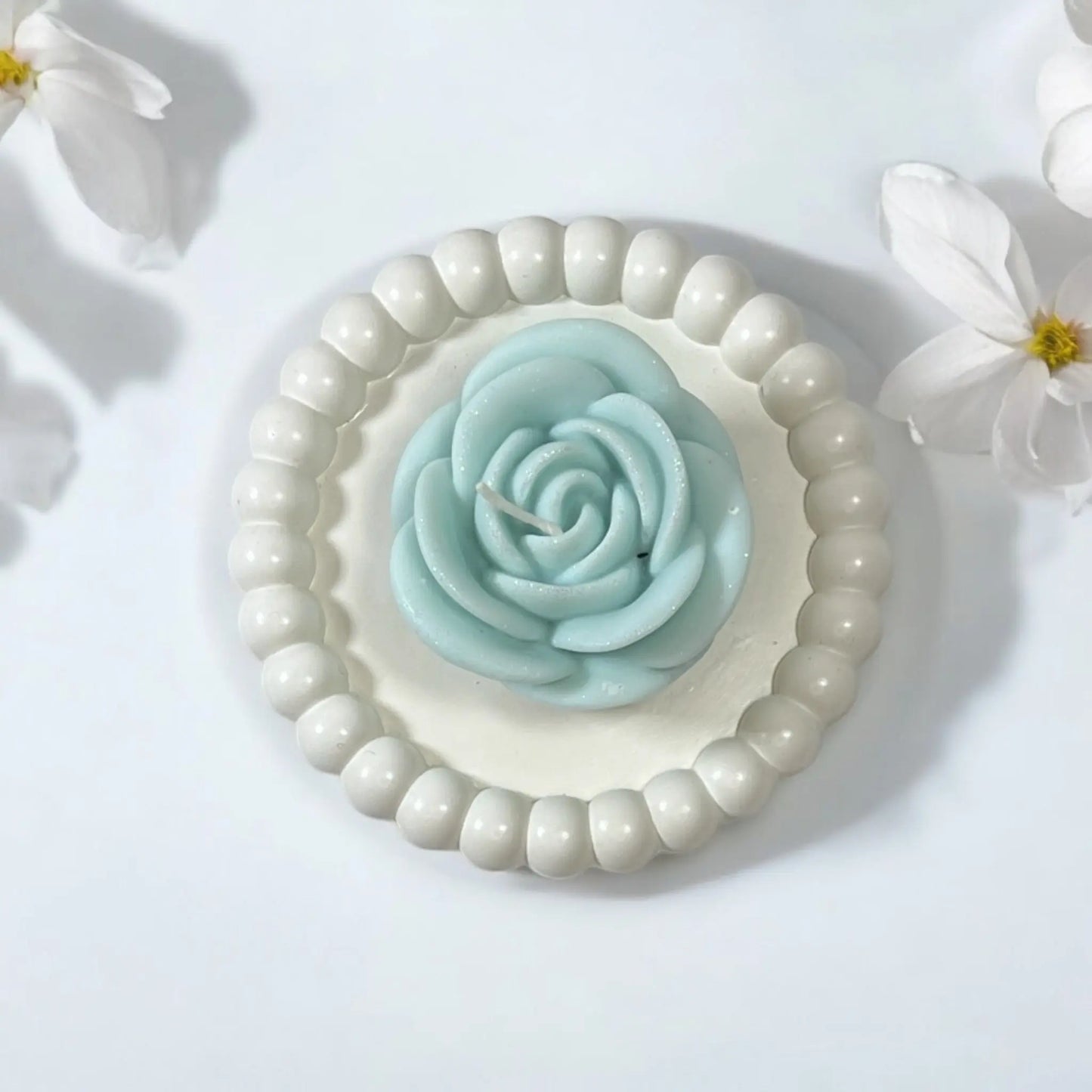 Classic and timeless tray for candles, perfect for creating an inviting atmosphere.