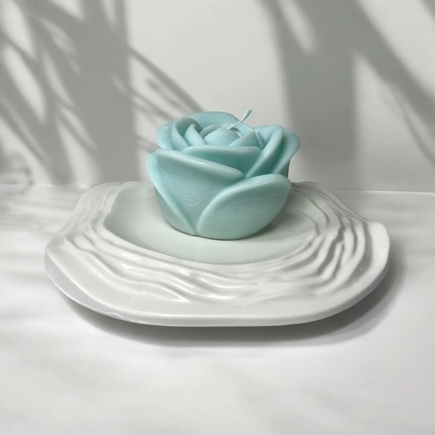 Wave-shaped tray to enhance your home decor with fluid design.