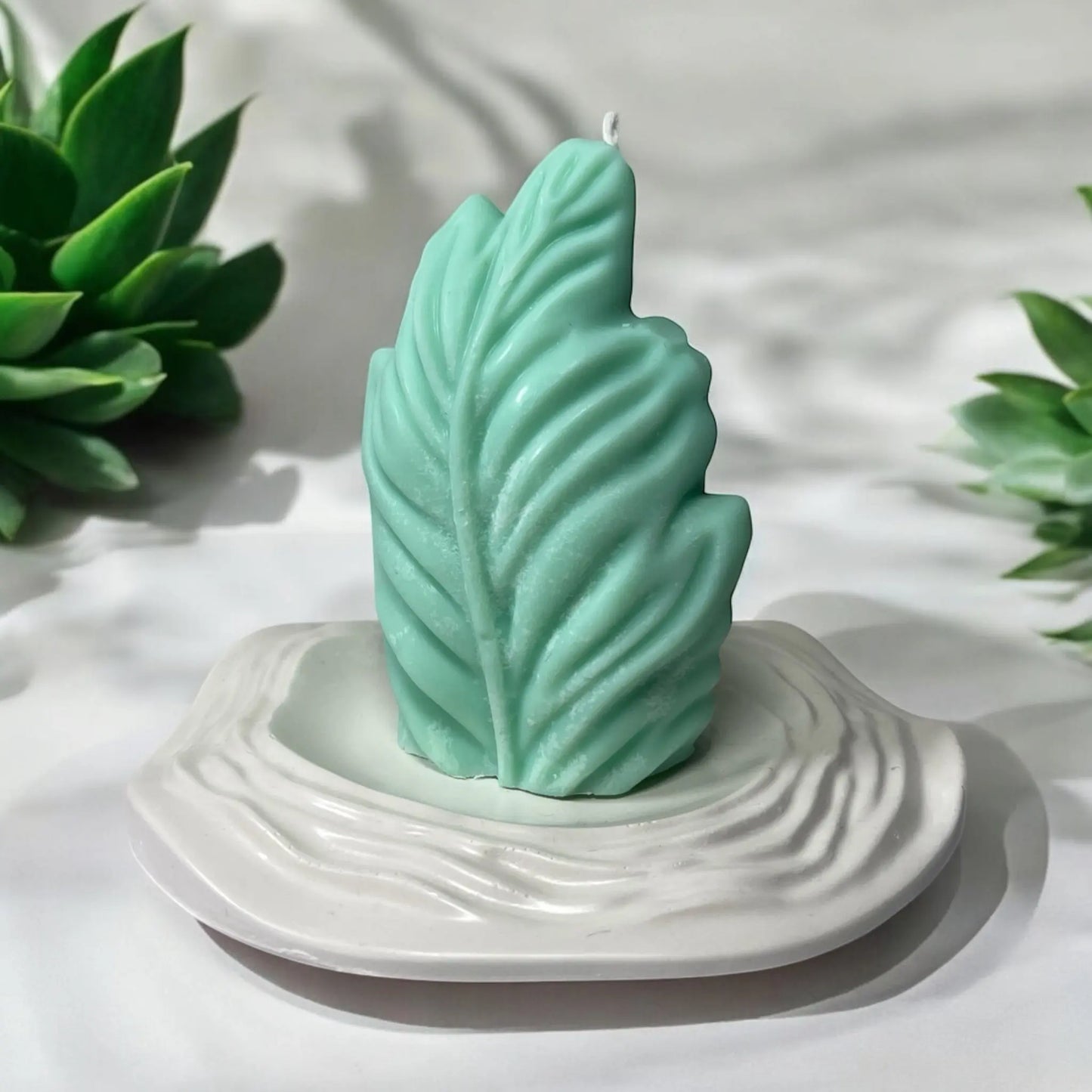 Trendy wave tray to bring a coastal-inspired feel to your living space.