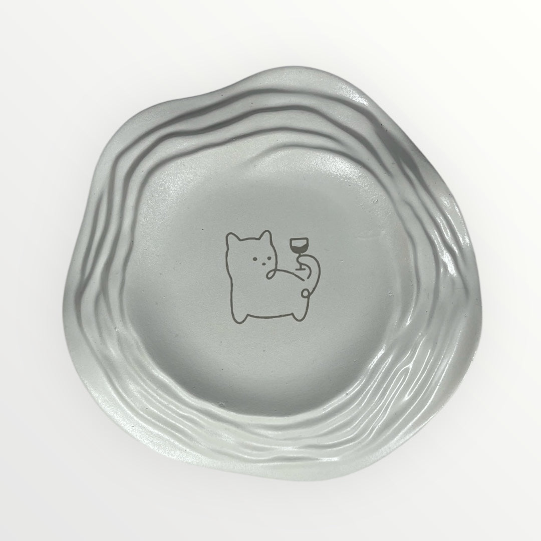 Käsintehty valkoinen kipsialusta eri koristekuvioilla