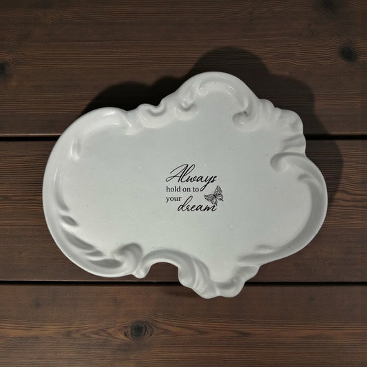 Valkoinen barokkityylinen kynttiläalusta – Do better – Flow-Flo