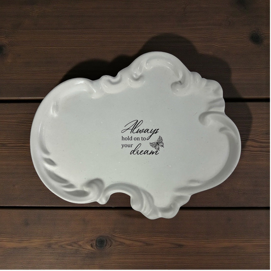 Valkoinen barokkityylinen kynttiläalusta – Do better – Flow-Flo