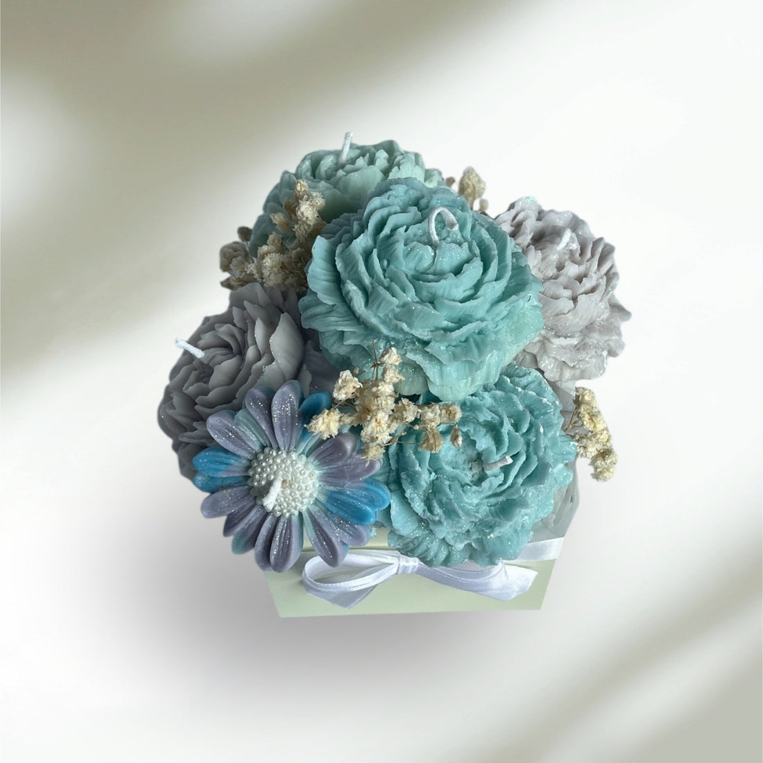 Handcrafted candle bouquet featuring flower-shaped candles arranged like fresh blooms — elegant and unique gift idea by Flow Flo