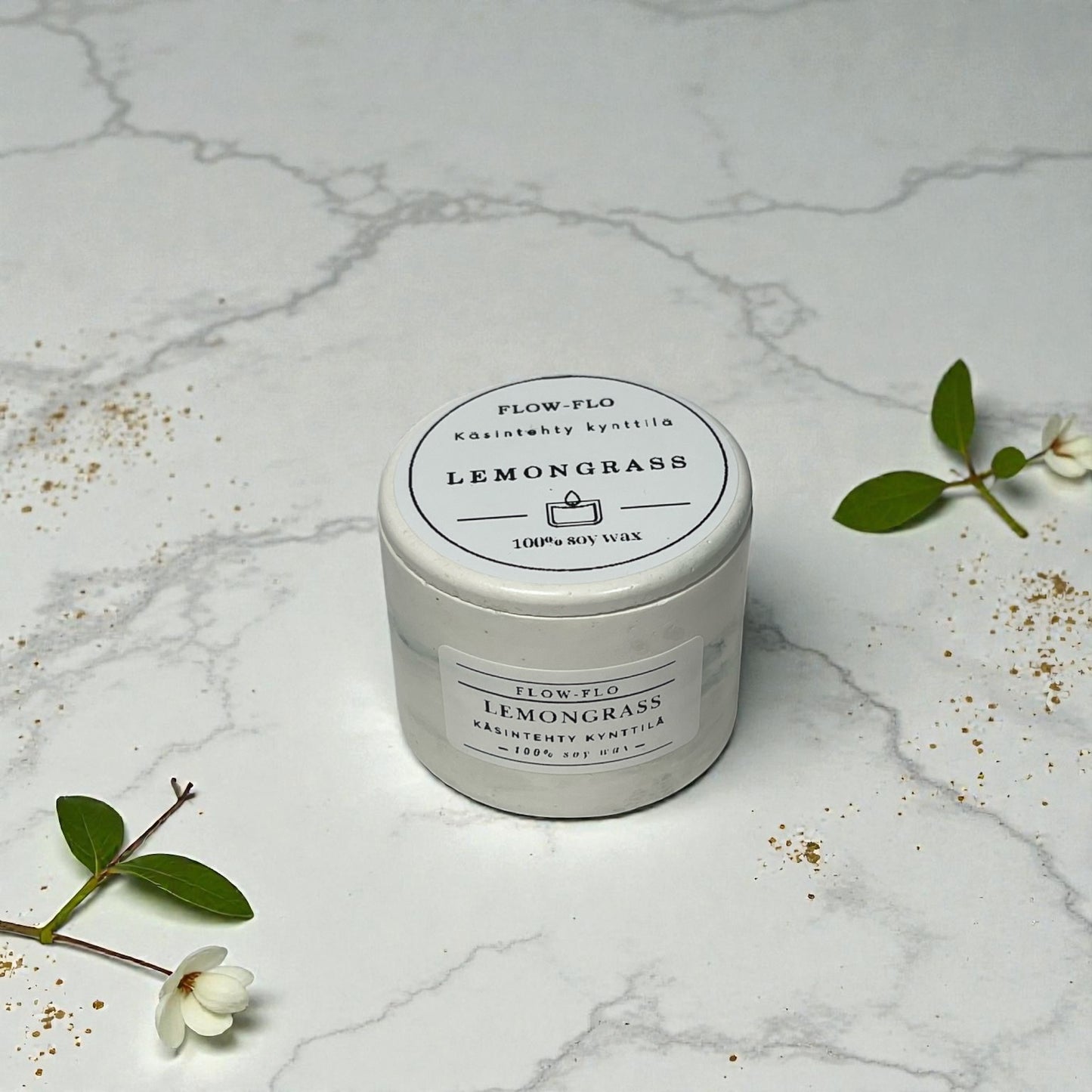 Käsintehty lemongrass-tuoksukynttilä Flow Flo, luonnollinen soijavaha uniikissa kipsipurkissa suojapinnoitteella – virkistävä yrttinen aromi kotiin