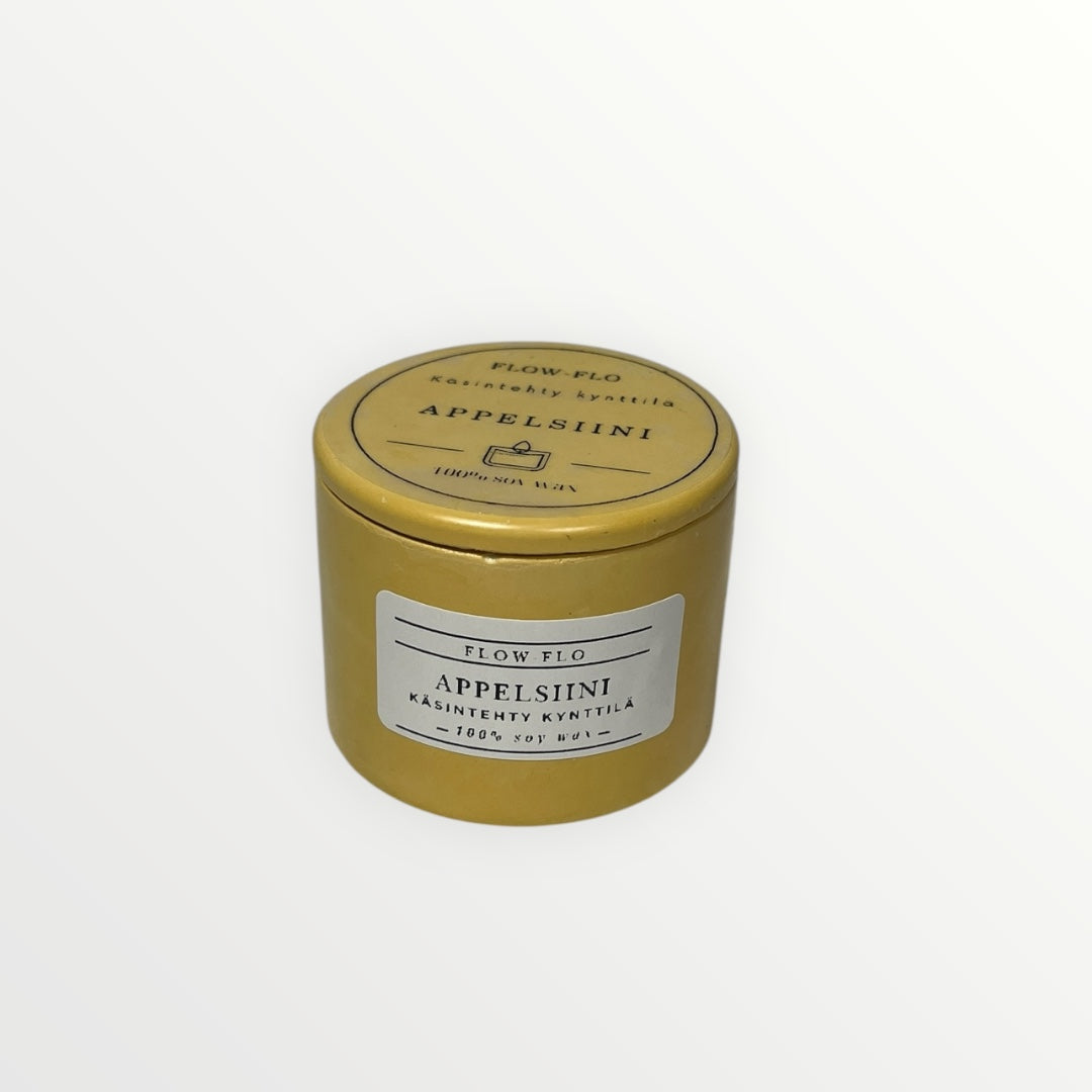 Flow Flo Appelsiini -käsintehty tuoksukynttilä keltaisessa kipsipurkissa, 100 % soijavahaa, appelsiiniviipaleita ympärillä – raikas sitruksinen luonnollinen tuoksukynttilä