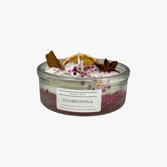 Vaaleanpunainen geelikynttilä appelsiinilla ja kanelilla