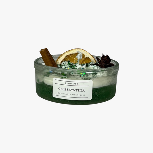 Izumrudinvihreä geelikynttilä appelsiinilla ja kanelilla