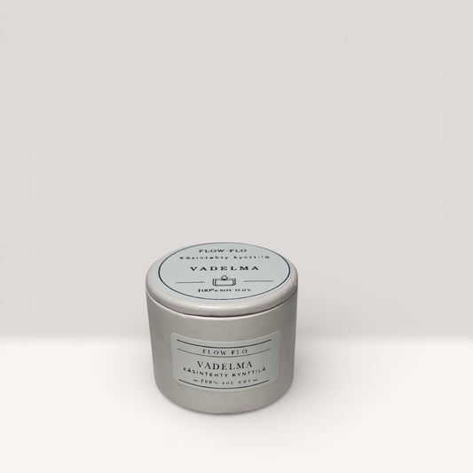Flow Flo Vadelma -käsintehty tuoksukynttilä valkoisessa kipsipurkissa, 100 % soijavahaa, tuoreita vadelmia ympärillä – mehukas marjainen luonnollinen tuoksukynttilä