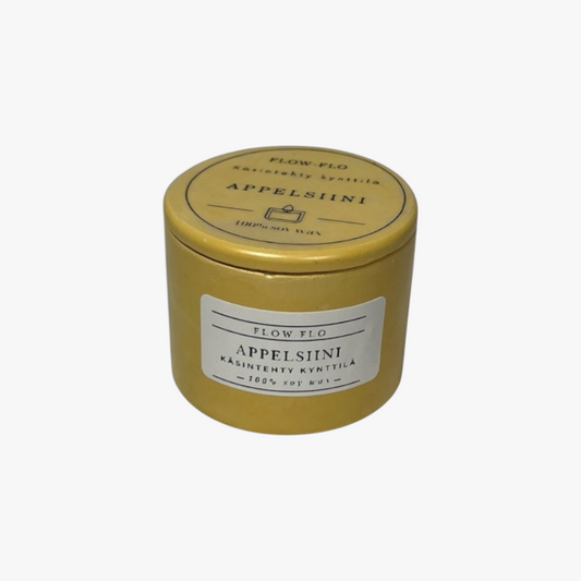 Flow Flo Appelsiini -käsintehty tuoksukynttilä keltaisessa kipsipurkissa, 100 % soijavahaa, appelsiiniviipaleita ympärillä – raikas sitruksinen luonnollinen tuoksukynttilä