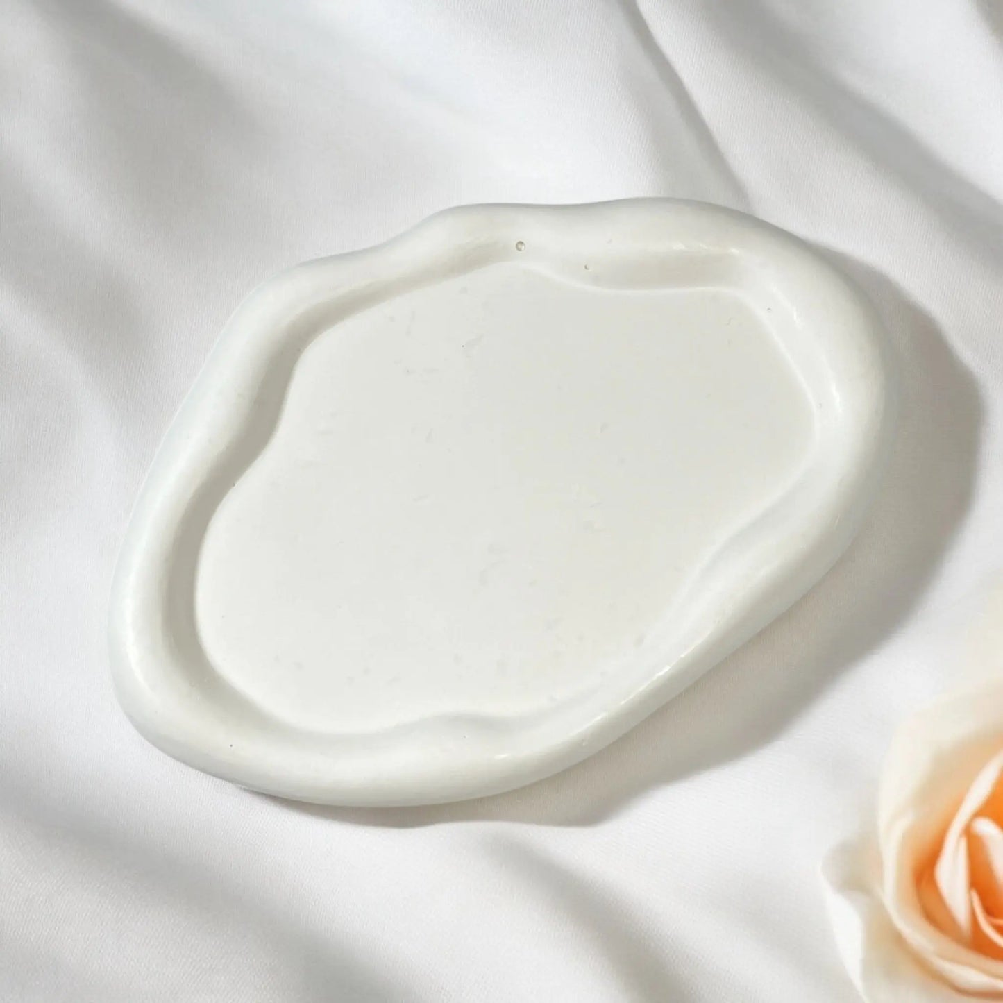 Beautifully designed candle tray to enhance the beauty of your space.