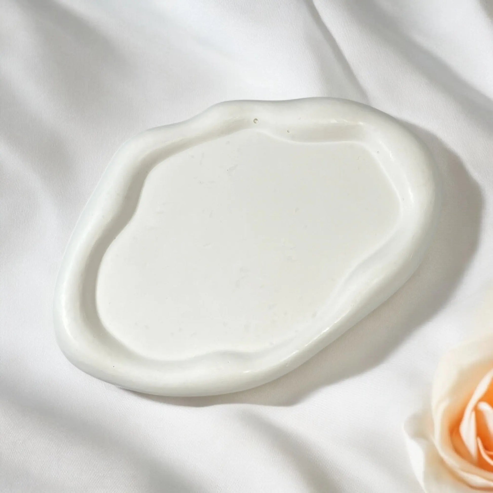 Beautifully designed candle tray to enhance the beauty of your space.