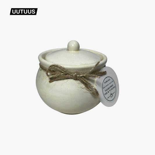 Käsintehty tuoksukynttilä Valkoinen Tee ja Viikuna vaaleassa keramiikkapurkillisessa juuttinauharusetti, Flow-Flo soijavahakynttilä valkoisen teen ja viikunan raikkaalla tuoksulla