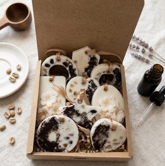 Käsintehty kahvi-tuoksupussi soijavahasta kauniissa lahjapakkauksessa