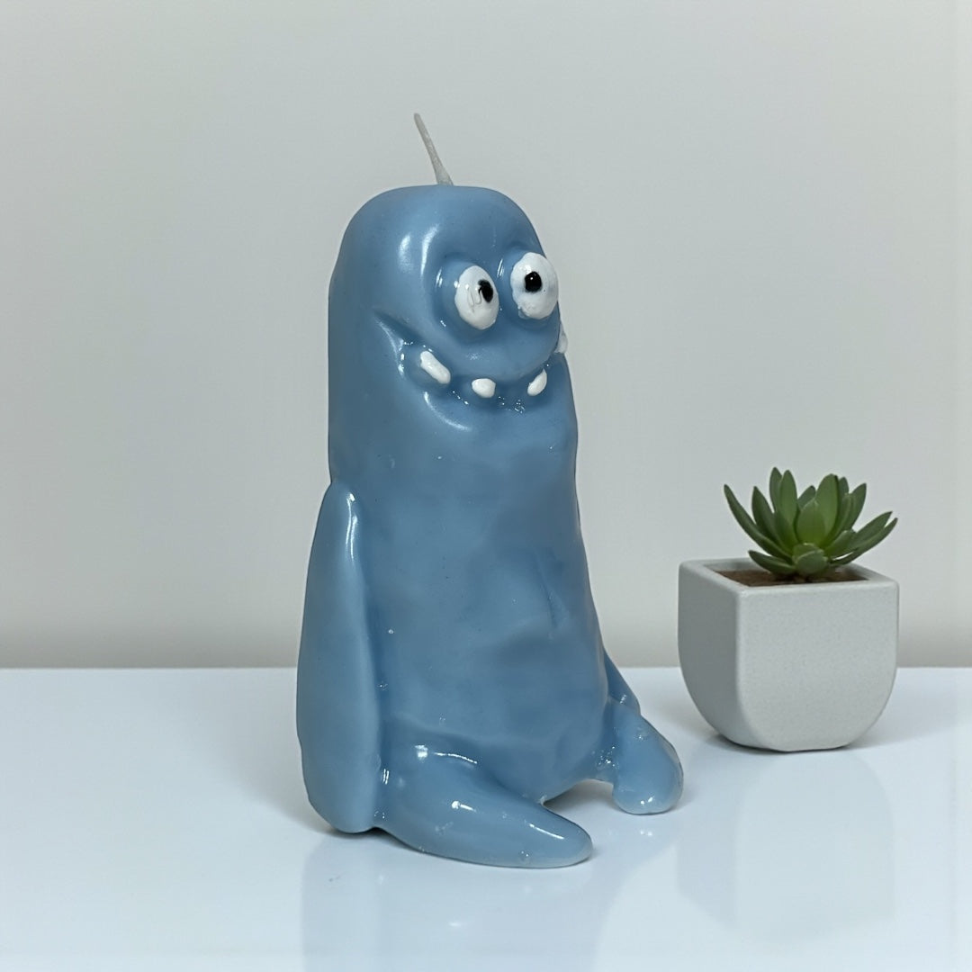 Hauska design-kynttilä Monsteri-hahmolla – soijavaha