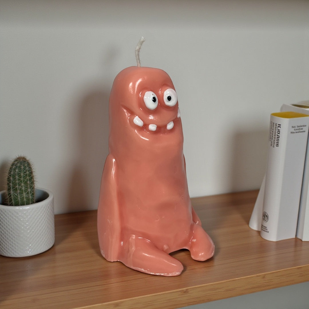 Käsintehty Monsteri-kynttilä lasten ja nuorten lahjaksi