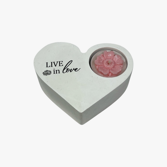 Sydänmuotoinen kynttiläalusta ja vaaleanpunainen kukkakynttilä – käsintehty