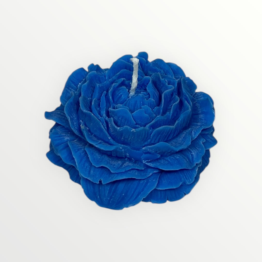 Kukkamainen pionikynttilä, käsintehty soijavahasta.