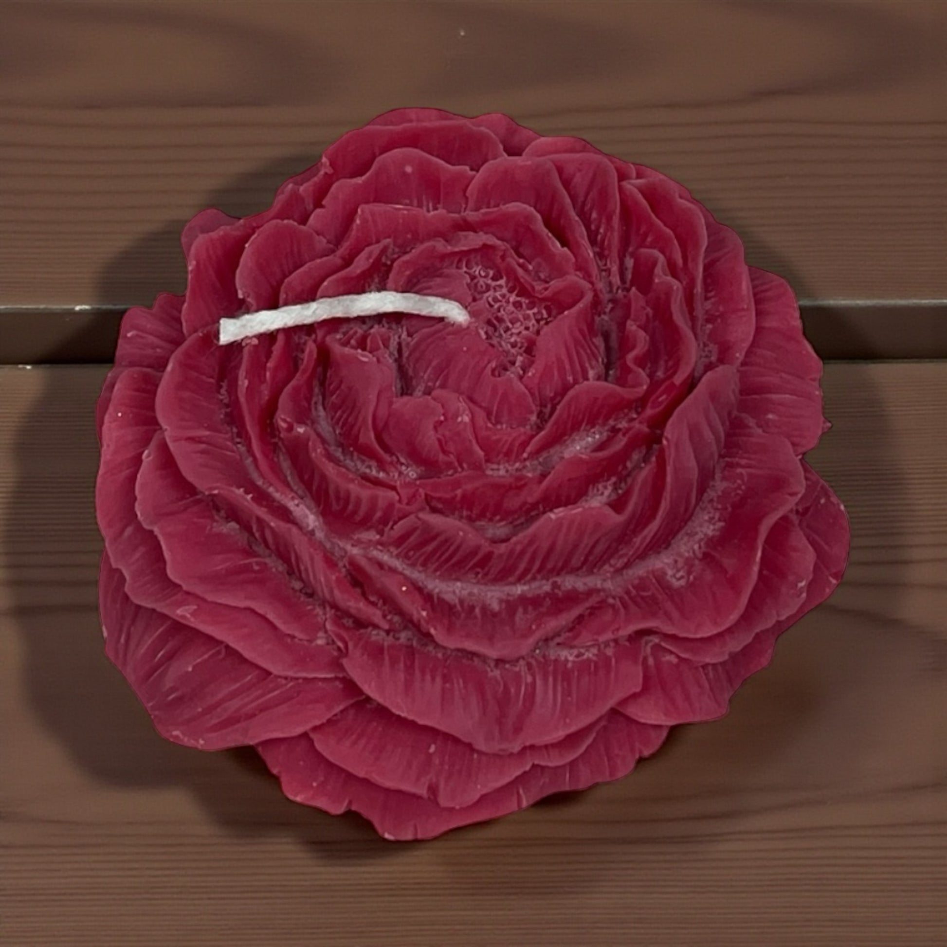 Kaunis käsintehty pionikynttilä luonnollisesta soijavahasta